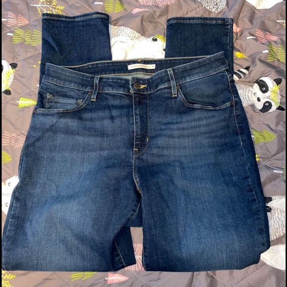 Women’s Levi’s - Picture 2 of 3